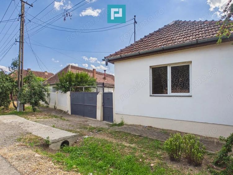 Casă cu 2 camere cu Teren 1000 Mp în Păuliș
