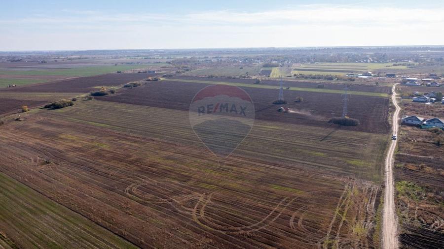 Teren Construcții intravilan de 7500 mp, în Săbăreni
