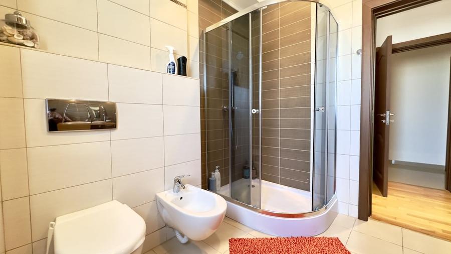 Apartament cu 3 camere decomandat, mobilat în Nord