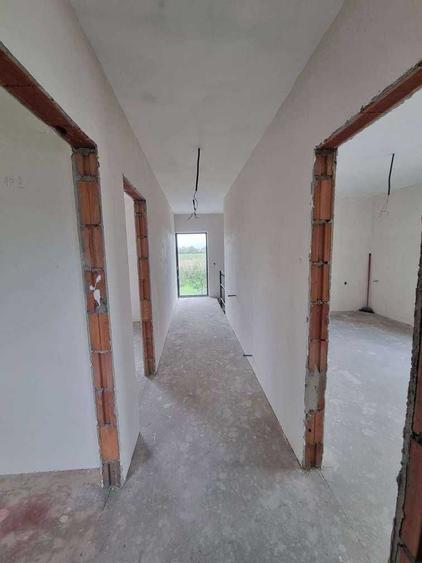 Casă cu 4 camere decomandat în Central