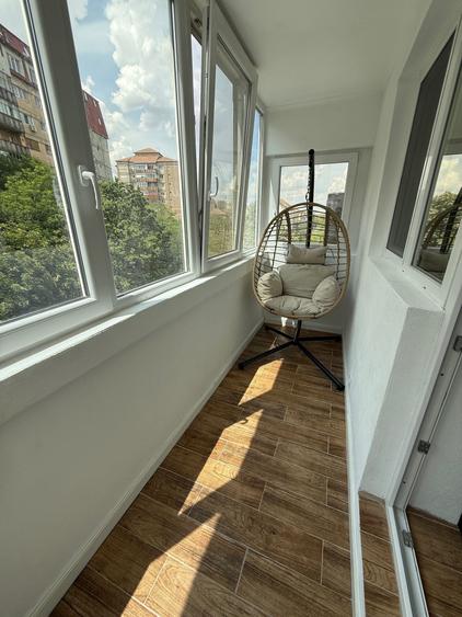Apartament cu 4 camere semidecomandat în Nufărul