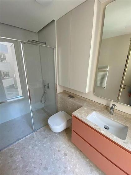 Apartament cu 5 camere decomandat, mobilat în Central