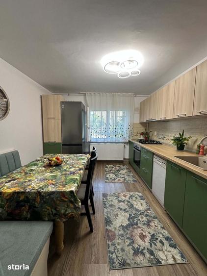 Apartament cu 3 camere decomandat în Micro 17