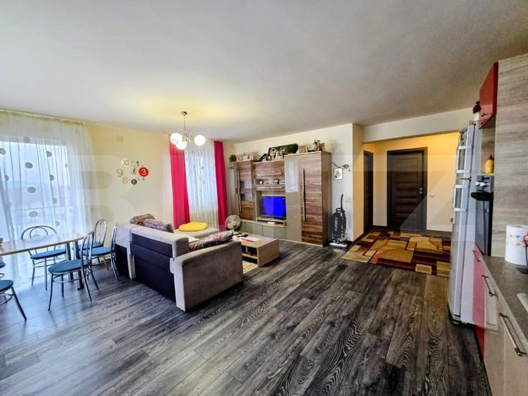 Apartament cu 2 camere semidecomandat, mobilat în Florești