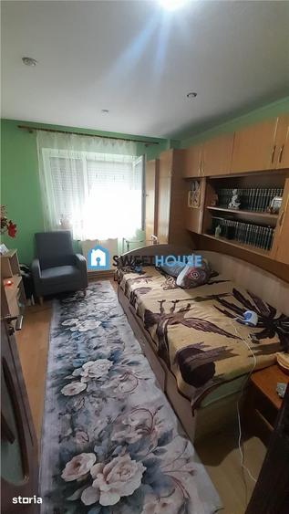 Apartament cu 4 camere decomandat în Central