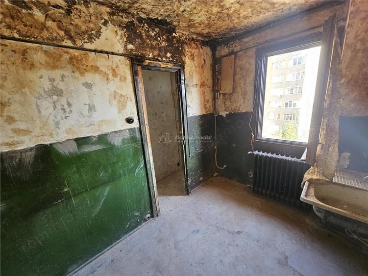 Apartament cu 2 camere semidecomandat în Micro I