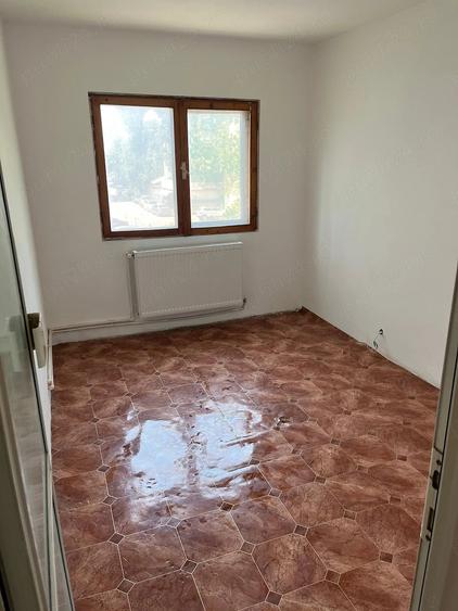 Apartament cu 4 camere decomandat în CET