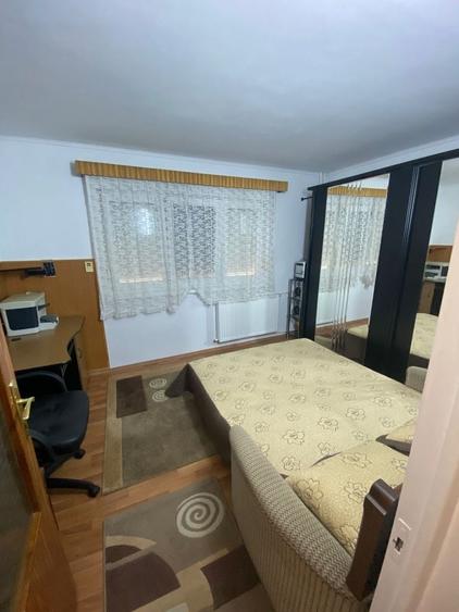 Apartament cu 2 camere semidecomandat în Cihei