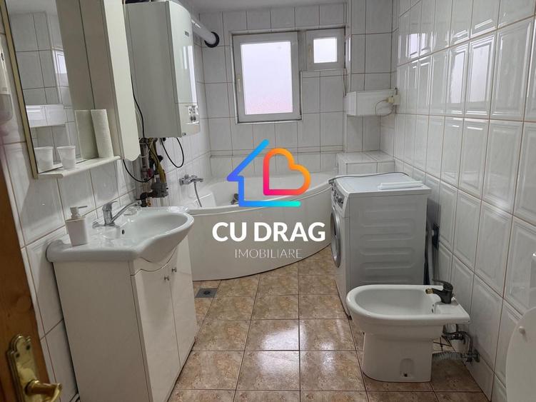 Apartament cu 5 camere decomandat în Ștefan cel Mare