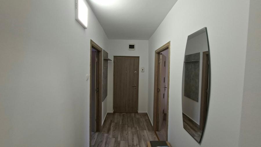 Apartament cu 3 camere decomandat în Corina