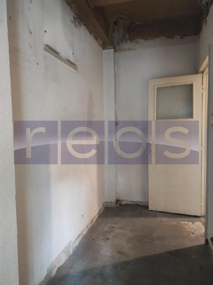 Apartament cu 4 camere decomandat în Calea Călărașilor