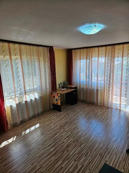 Casă individuală cu 5 camere cu Garaj în Dancu