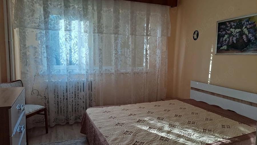 Apartament cu 3 camere decomandat în Viziru 3