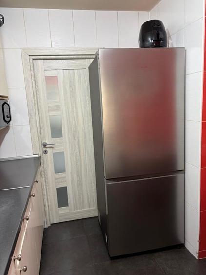 Apartament cu 3 camere semidecomandat, mobilat în Alexandru Obregia