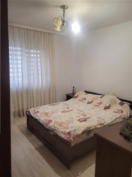 Apartament cu 3 camere decomandat, mobilat în Bistrița Lac
