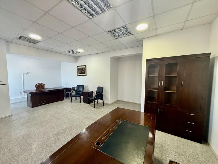 Birou, de 40 mp, în Central