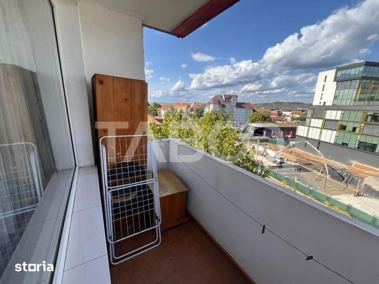 Apartament cu 3 camere semidecomandat în Lazaret