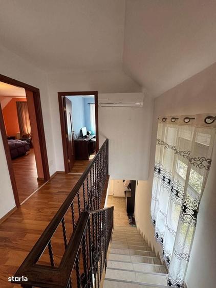 Casă cu 4 camere decomandat cu Teren 427 Mp în Central