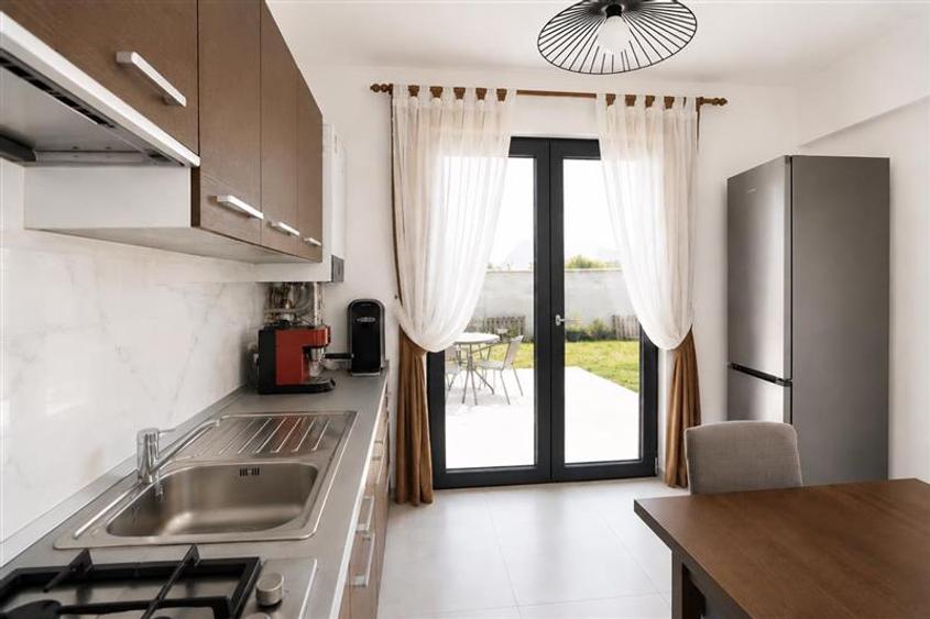 Casă cu 4 camere cu Teren 530 Mp în Exterior Est