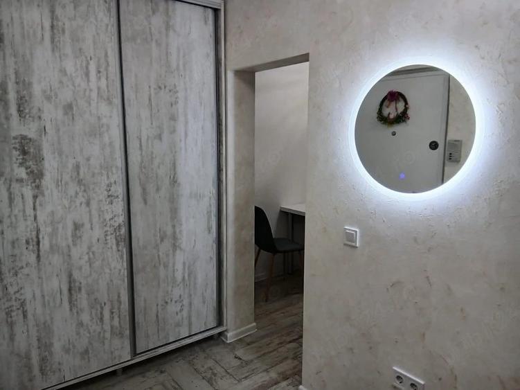 Apartament cu 3 camere semidecomandat în Eremia