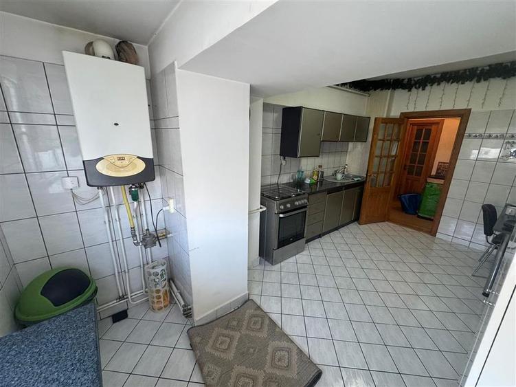 Apartament cu 3 camere decomandat în Brăilei