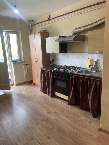Apartament cu 2 camere decomandat în 1 Mai