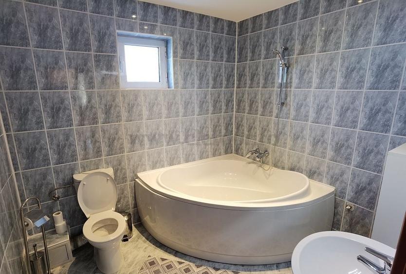 Casă individuală cu 6 camere cu Canalizare în Pipera