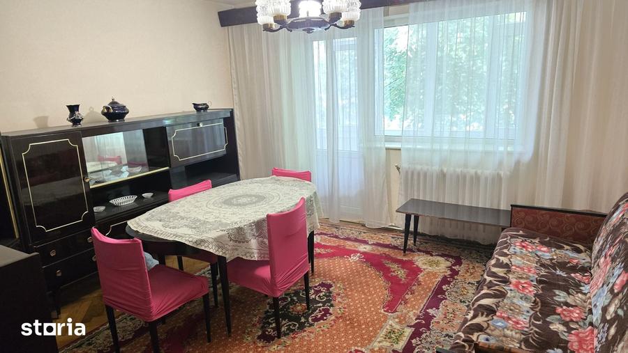 Apartament cu 3 camere decomandat în Central