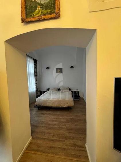Apartament cu 2 camere semidecomandat, mobilat în Central