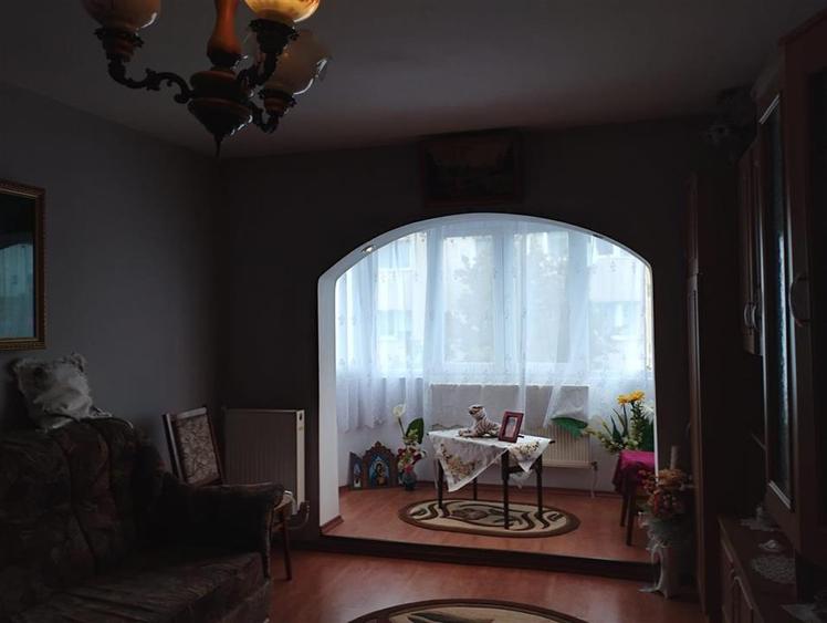 Apartament cu 3 camere decomandat, mobilat în Bistrița Lac