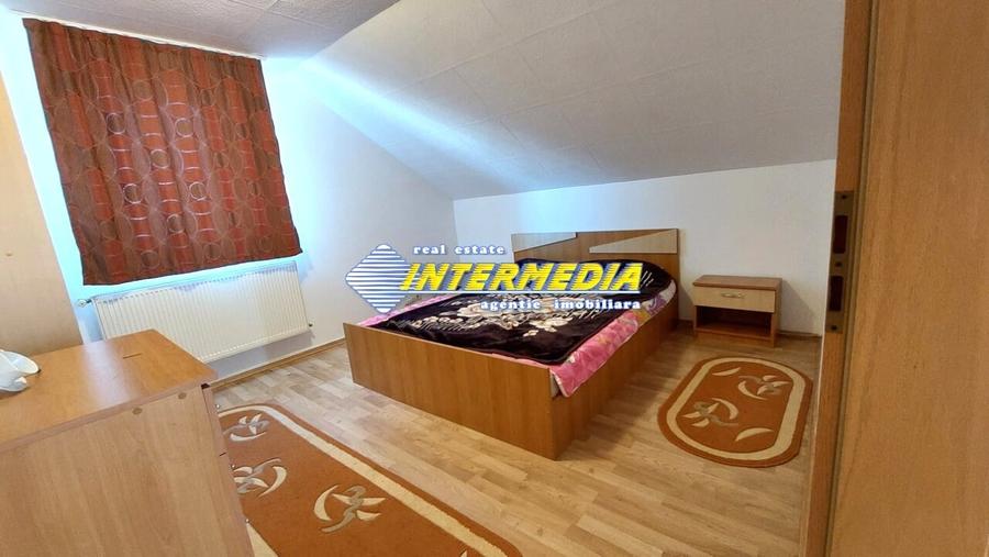 Apartament cu 3 camere decomandat, mobilat în Cetate
