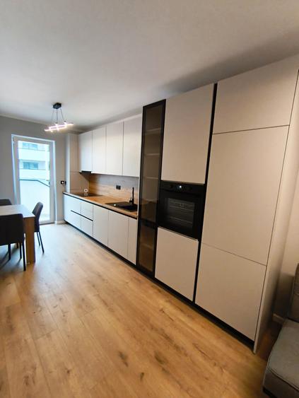 Apartament cu 3 camere semidecomandat în Florești