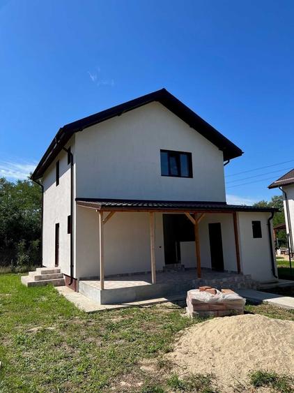 Casă cu 4 camere în Bâcu