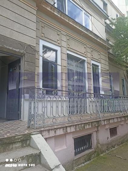 Apartament cu 4 camere semidecomandat în Cișmigiu