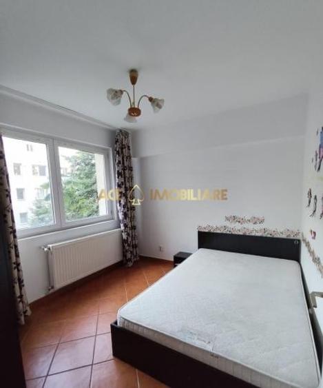 Apartament cu 3 camere decomandat, mobilat în Victoriei