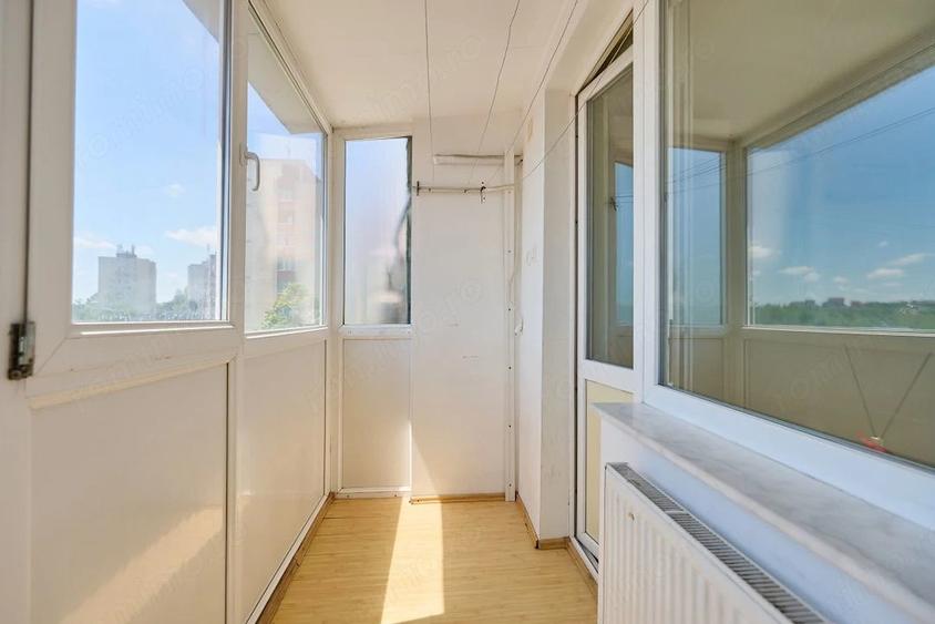 Apartament cu 4 camere decomandat în Craiovei