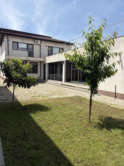 Casă cu 4 camere în Roșu