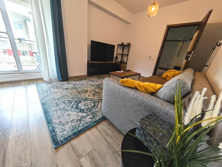 Apartament cu 3 camere decomandat în Păcii