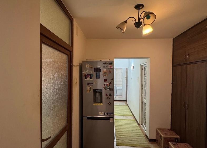 Apartament cu 3 camere decomandat, mobilat în Basarabia