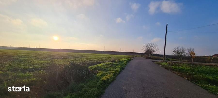 Teren de 2813 mp, în Vânători