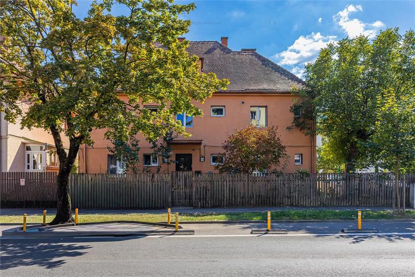 Apartament cu 3 camere decomandat, mobilat în Centrul Civic