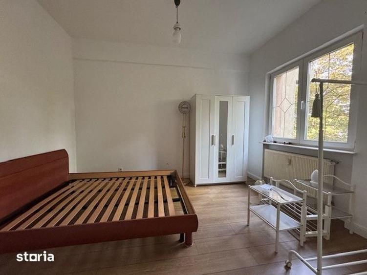 Apartament cu 2 camere semidecomandat, mobilat în Romană