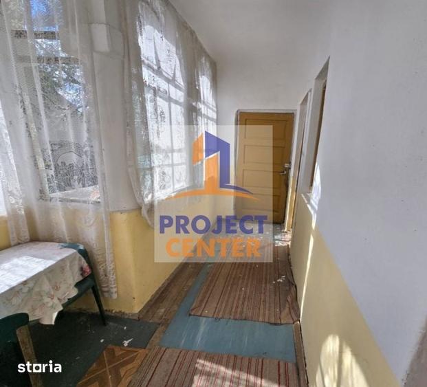 Casă cu 7 camere cu Teren 2211 Mp în Central