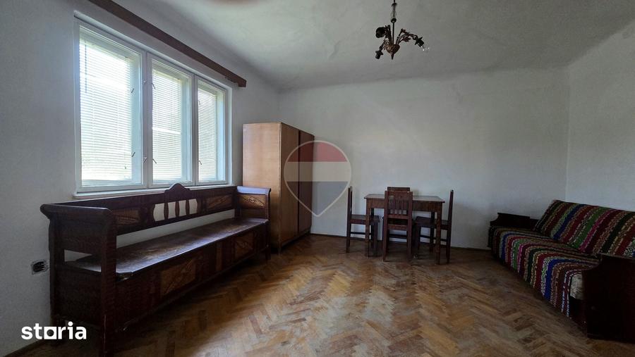 Casă cu 3 camere semidecomandat cu Teren 2200 Mp în Gornești