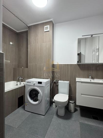 Apartament cu 3 camere semidecomandat, mobilat în Dâmbul Rotund