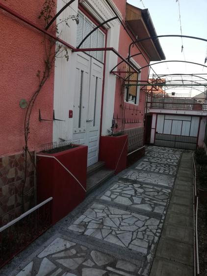 Casă cu 4 camere în Central