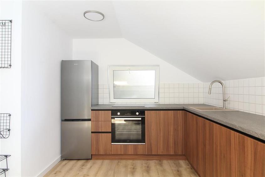 Apartament cu 3 camere semidecomandat, mobilat în Mărăști