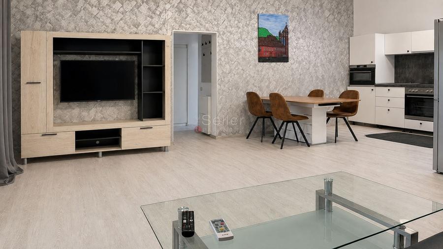 Apartament cu 3 camere decomandat, mobilat în Brașovul Vechi