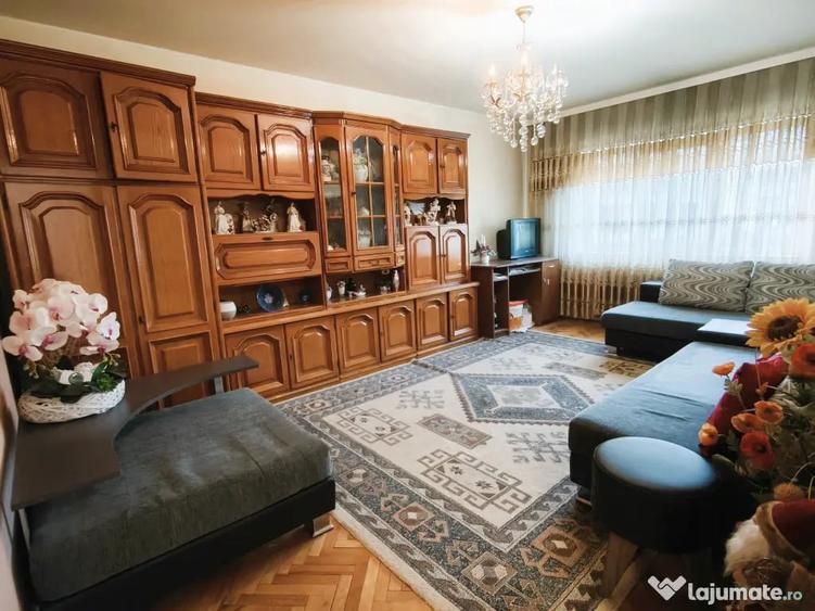 vand ap.spatios , 3 camere , central Oradea - 3