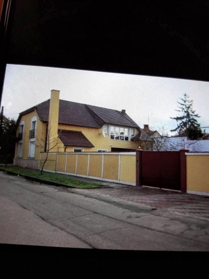 Casă cu 4 camere decomandat în Intim
